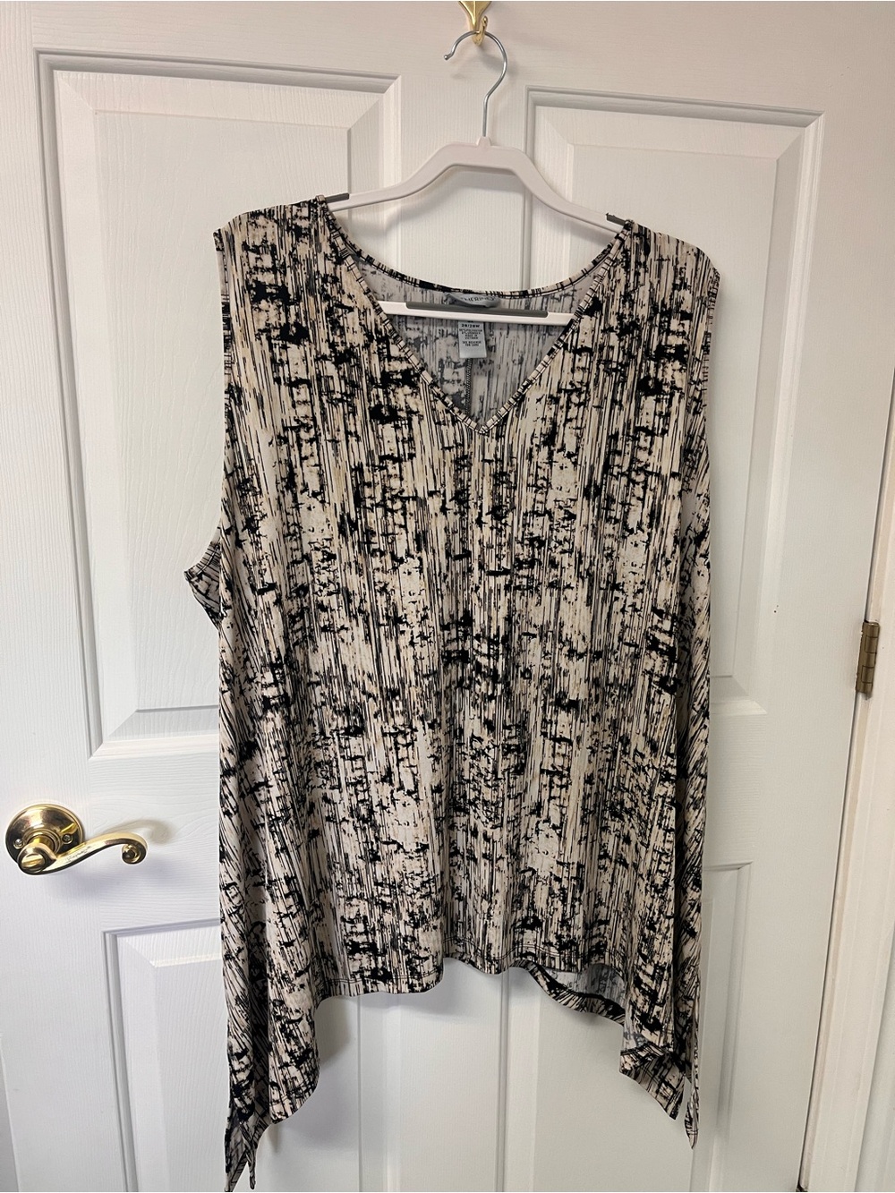Catherines Black and Cream Abstract V-Neck Sleeveless Tunic Top